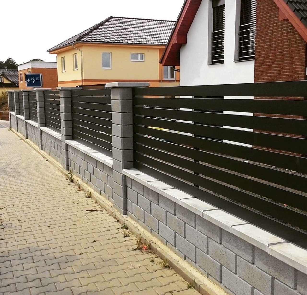 Panouri metalice montate pe structura