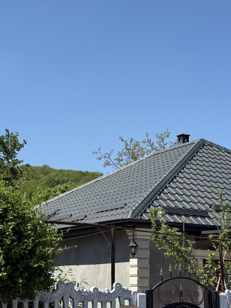 Acoperiș din țiglă metalică, Крыша из метало черепицы