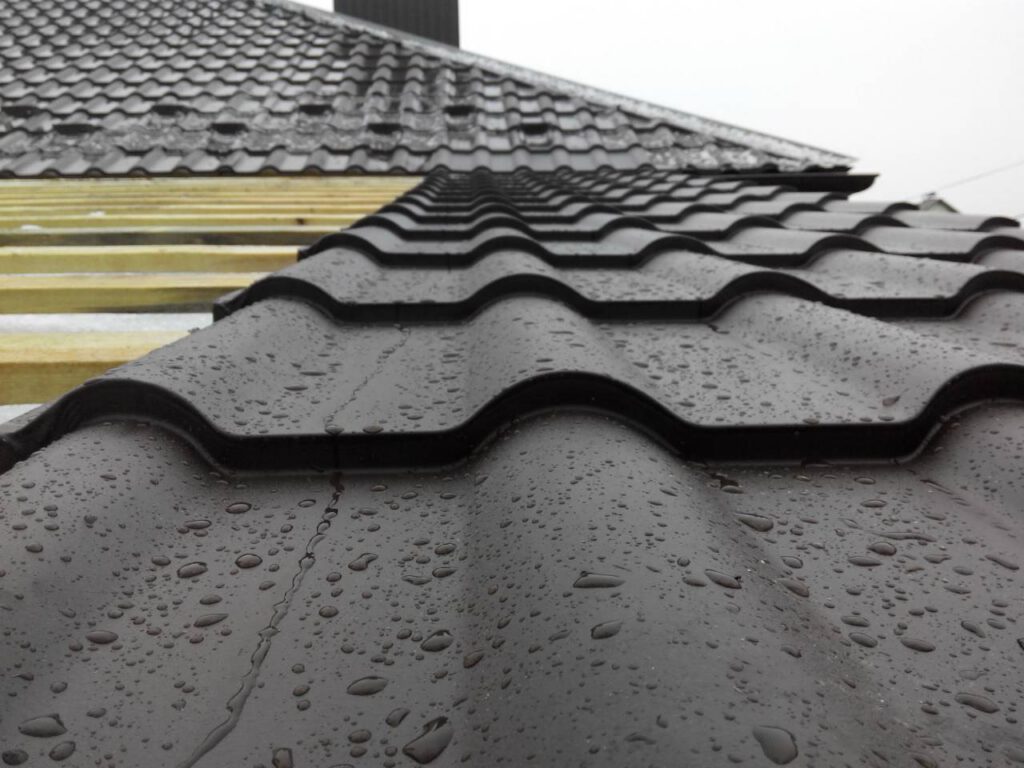 Acoperiș din țiglă metalică, Крыша из метало черепицы