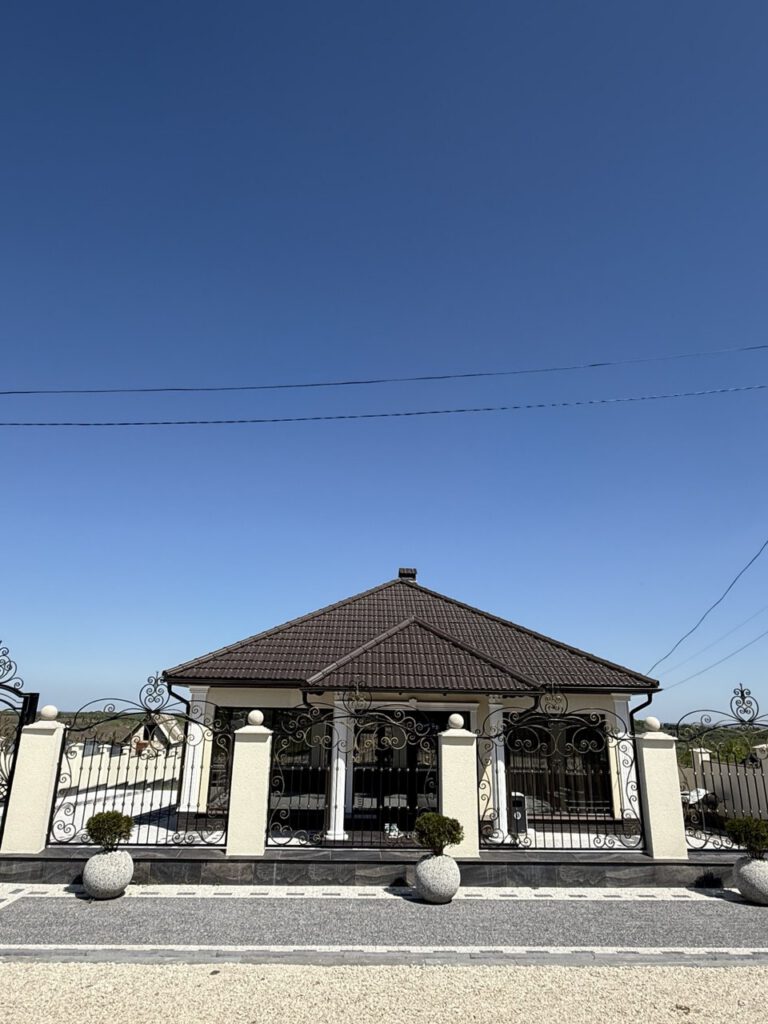 Acoperiș din țiglă metalică, Крыша из метало черепицы