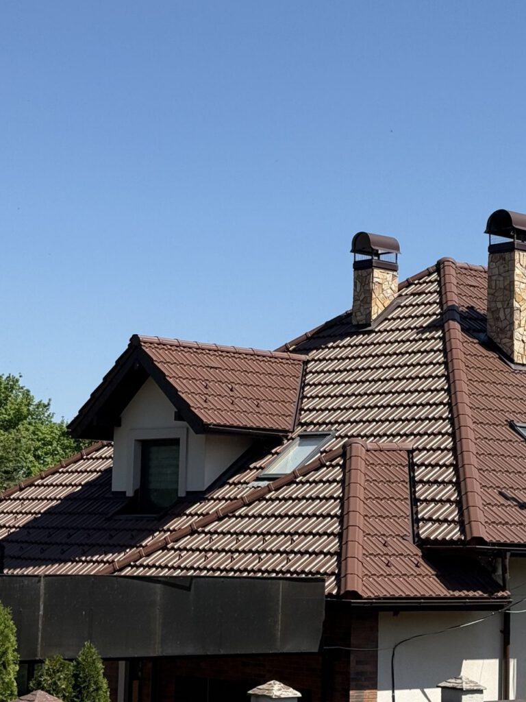 Acoperiș din țiglă metalică, Крыша из метало черепицы