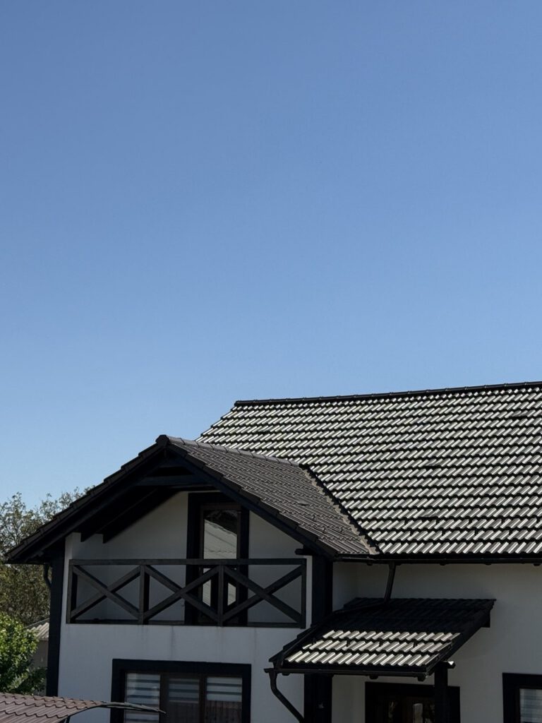 Acoperiș din țiglă metalică, Крыша из метало черепицы