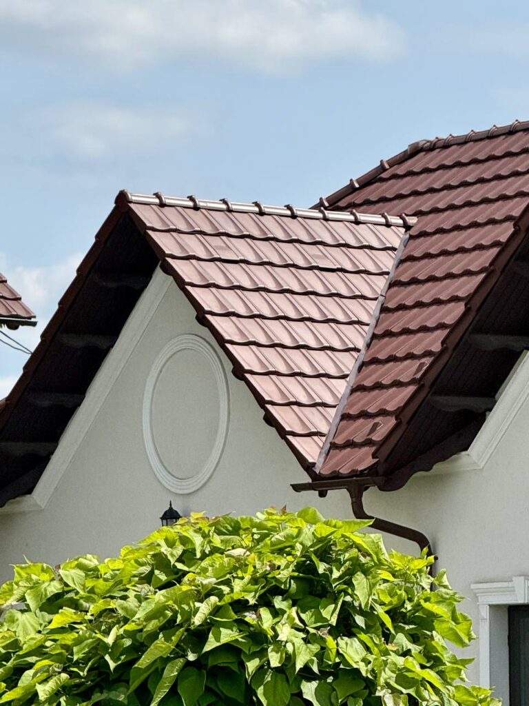 Acoperiș din țiglă metalică, Крыша из метало черепицы