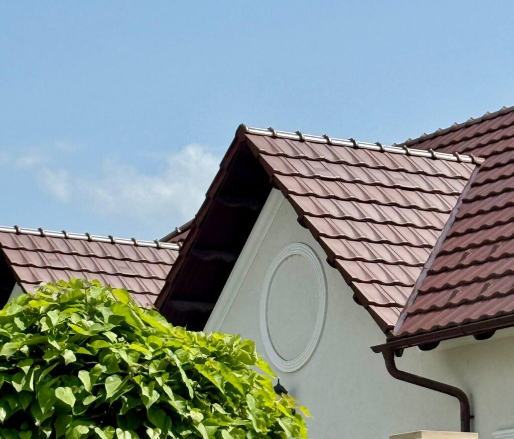 Acoperiș din țiglă metalică, Крыша из метало черепицы