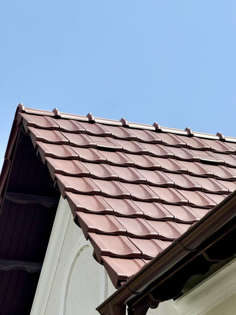 Acoperiș din țiglă metalică, Крыша из метало черепицы