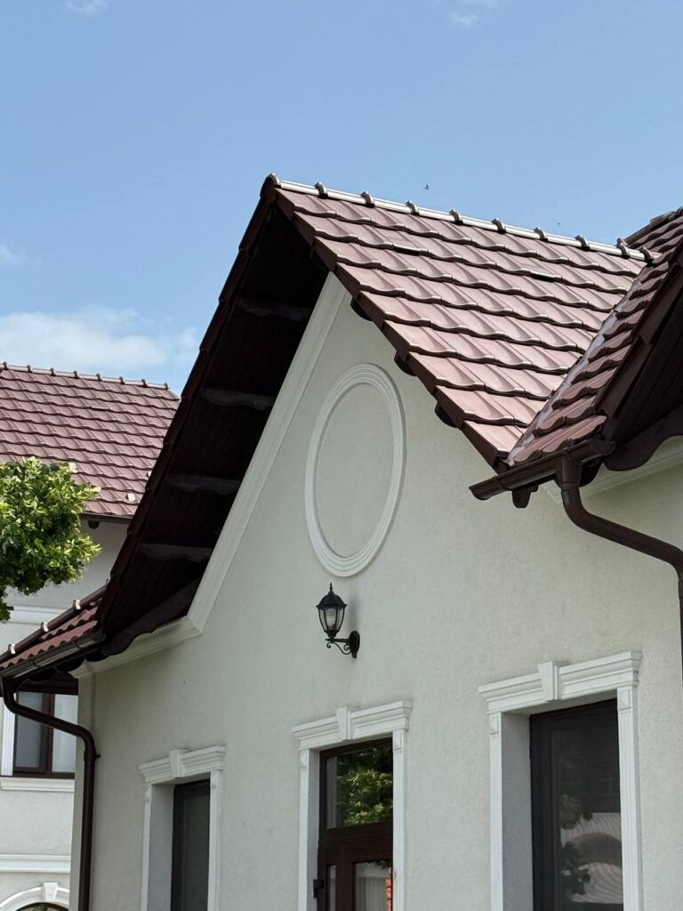 Acoperiș din țiglă metalică, Крыша из метало черепицы