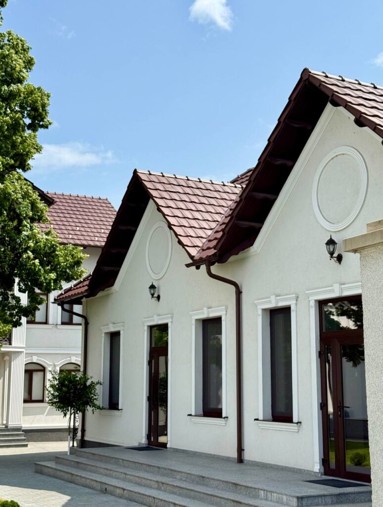 Acoperiș din țiglă metalică, Крыша из метало черепицы