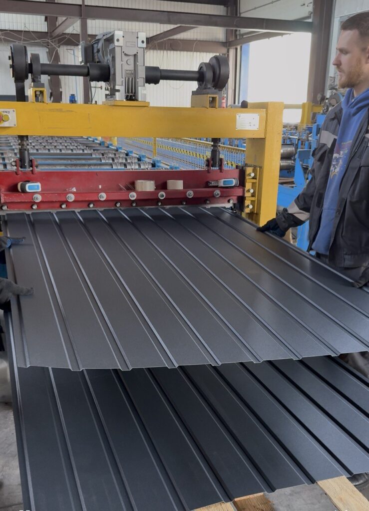 Producția de tablă ondulată pentru acoperișuri și fațade, Профнастил для крыш и фасадов