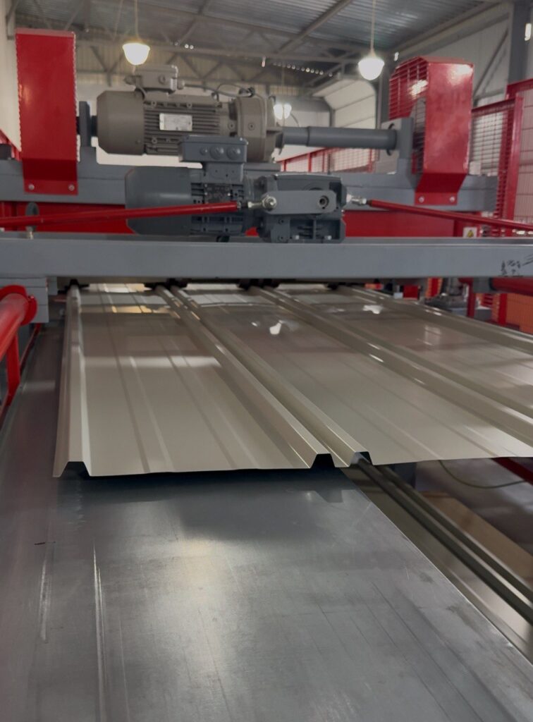 Producția de tablă ondulată pentru acoperișuri și fațade, Профнастил для крыш и фасадов