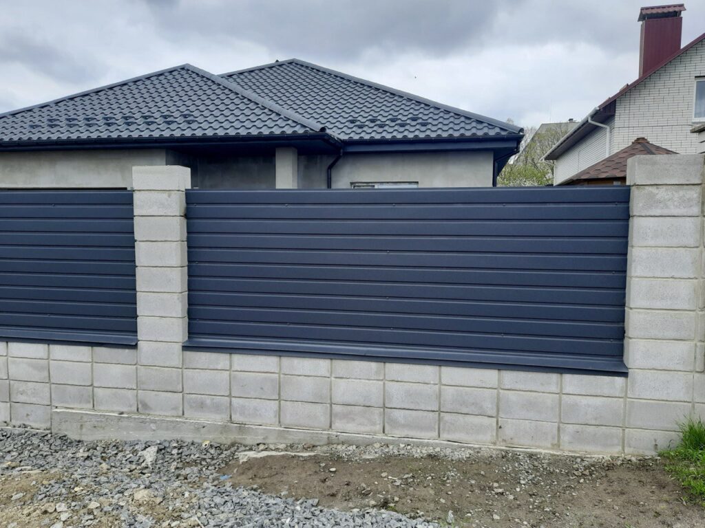 Gard metalic, Металлический забор